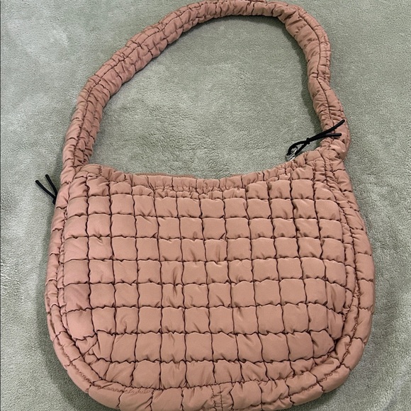 Elegant Quilted Shoulder Bag in Tan - Picture 4 of 6